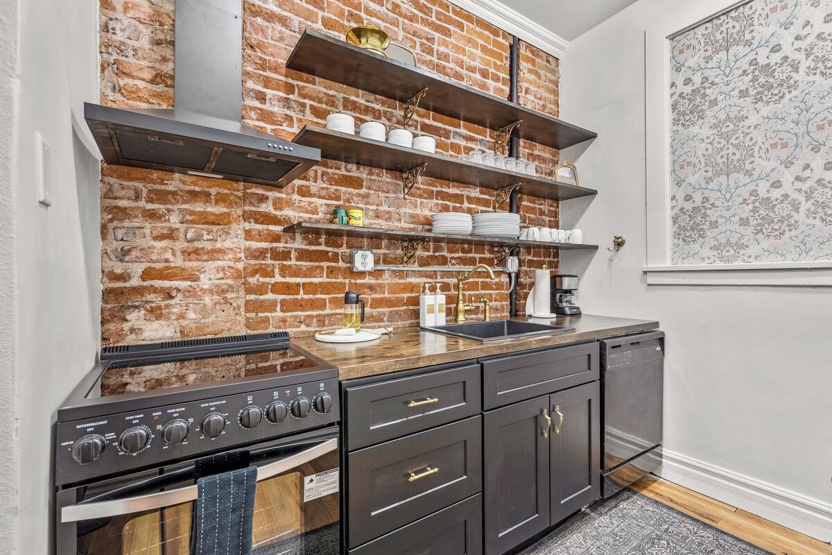 classic apartment, 1 king bed | private kitchenette | fridge, microwave