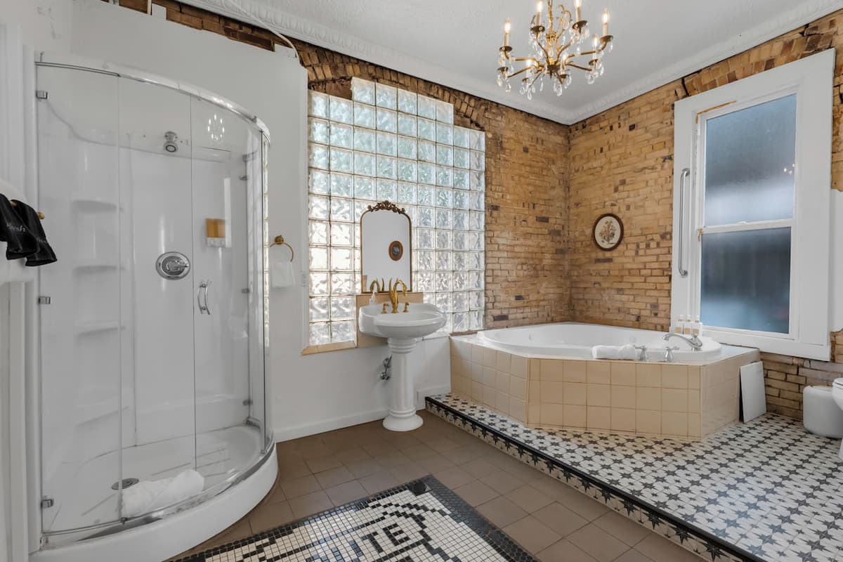 room, 1 king bed (superior carriage king - room 28) | bathroom | free toiletries, hair dryer, towels, soap