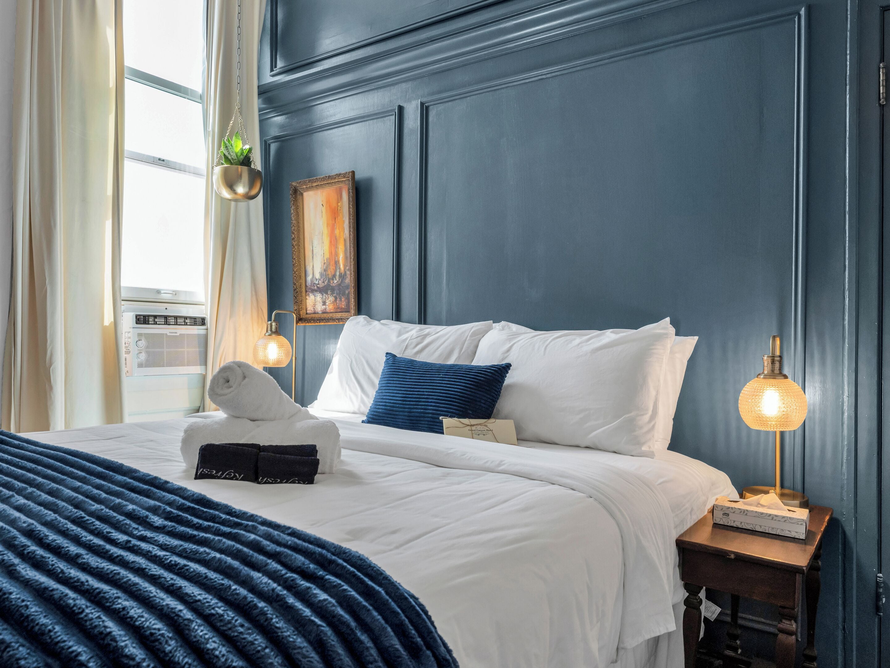 Suite (Two Room Double Queen - Suite 9) | Ropa de cama de alta calidad y colchones viscoelásticos