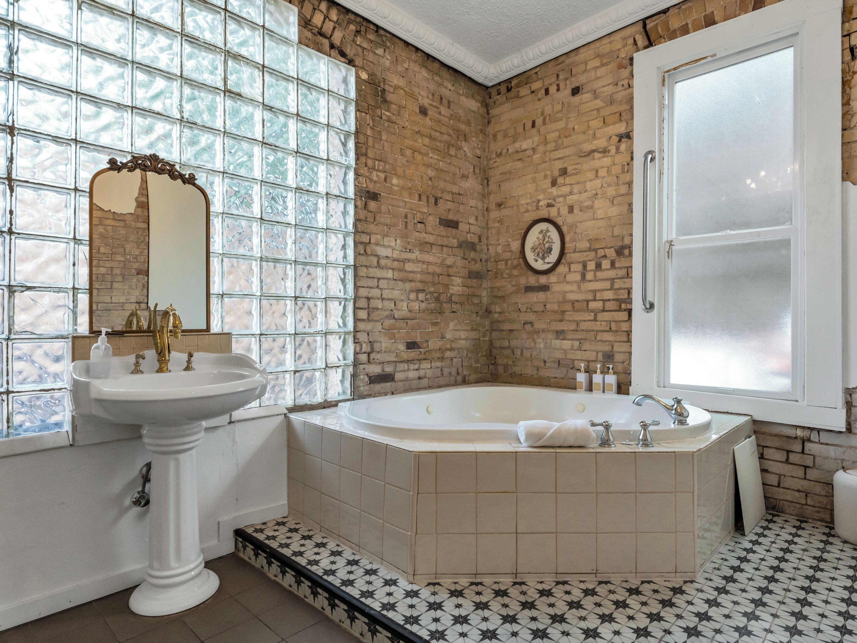 room, 1 king bed (superior carriage king - room 28) | bathroom | free toiletries, hair dryer, towels, soap