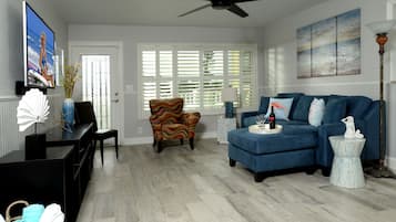 Deluxe Suite, 2 Bedrooms | Pillowtop beds, laptop workspace, blackout drapes, soundproofing