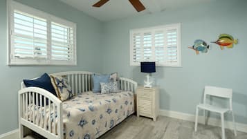 Suite Deluxe, 2 habitaciones | Camas con pillow-top y espacio para trabajar con laptop