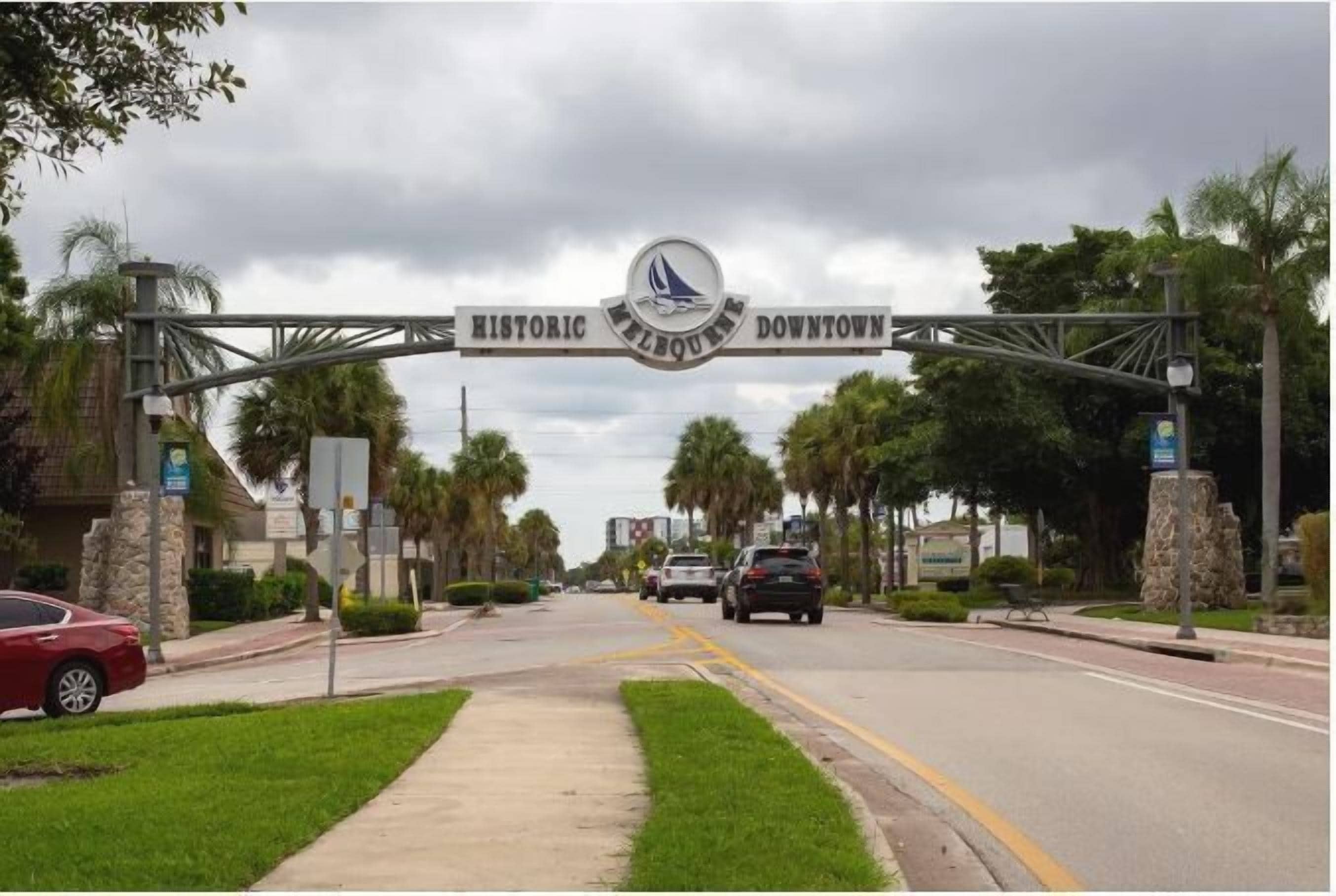 A street sign for Historic Downtown with a sailboat logo.