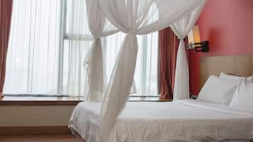 Premium bedding, in-room safe, individually decorated