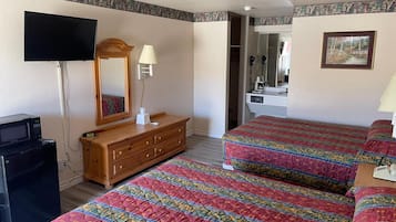 Tabla de planchar con plancha, wifi gratis y ropa de cama