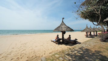 Spiaggia privata, lettini da mare, ombrelloni, teli da spiaggia