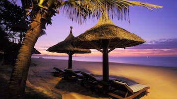 Private beach, sun-loungers, beach umbrellas, beach towels