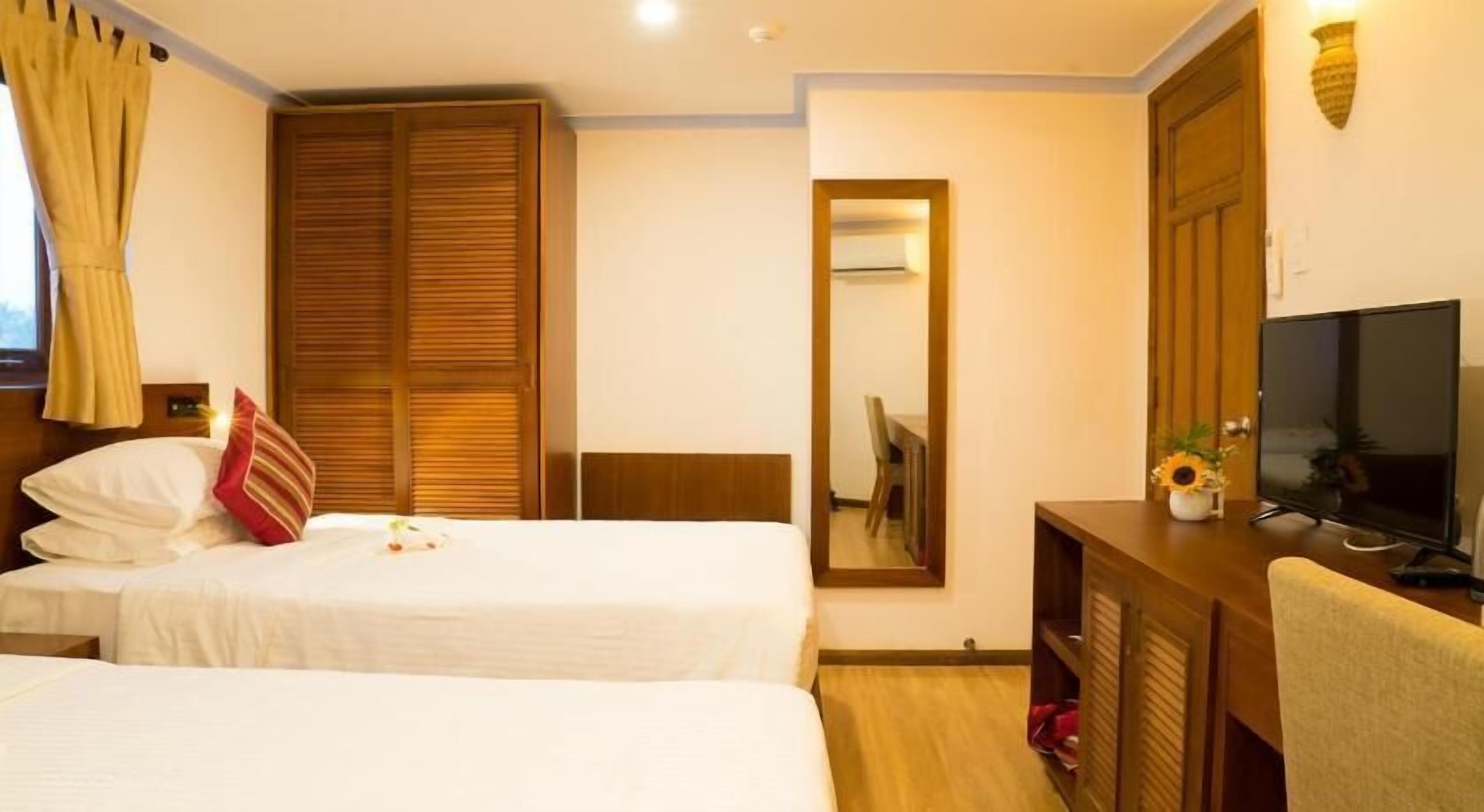 Minibar, in-room safe, iron/ironing board, free WiFi