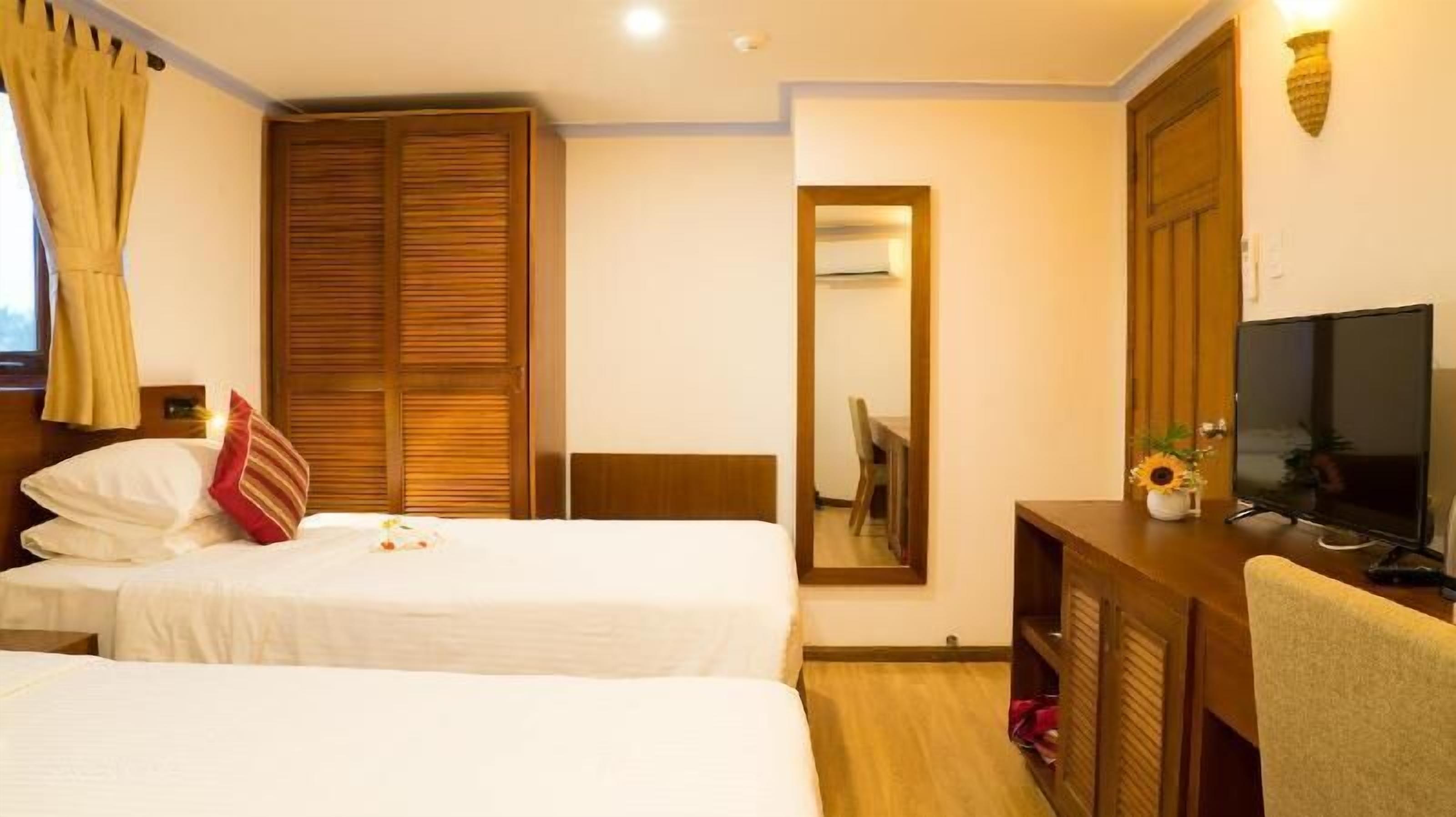 Minibar, in-room safe, iron/ironing board, free WiFi