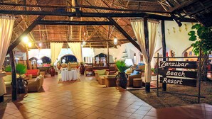 Lobby-lounge