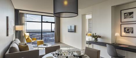 Premium bedding, in-room safe, desk, laptop workspace