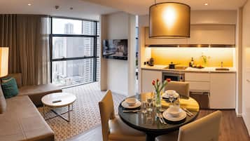 Premier Apartment, 1 Bedroom | Premium bedding, in-room safe, desk, laptop workspace