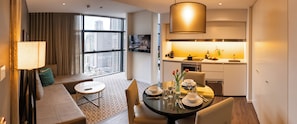 Premier Apartment, 1 Bedroom | Premium bedding, in-room safe, desk, laptop workspace - Fraser Suites Sydney (Sydney)