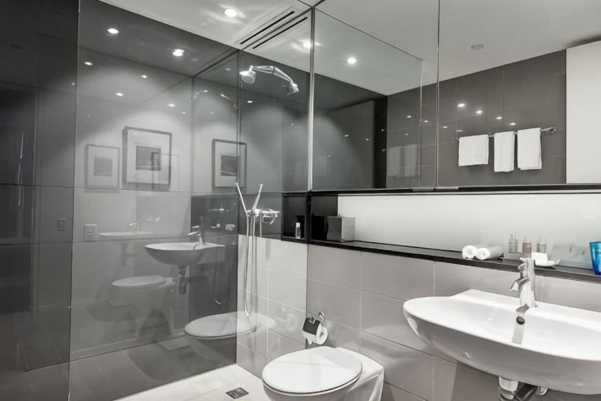 Bathroom | Free toiletries, hair dryer, slippers, towels