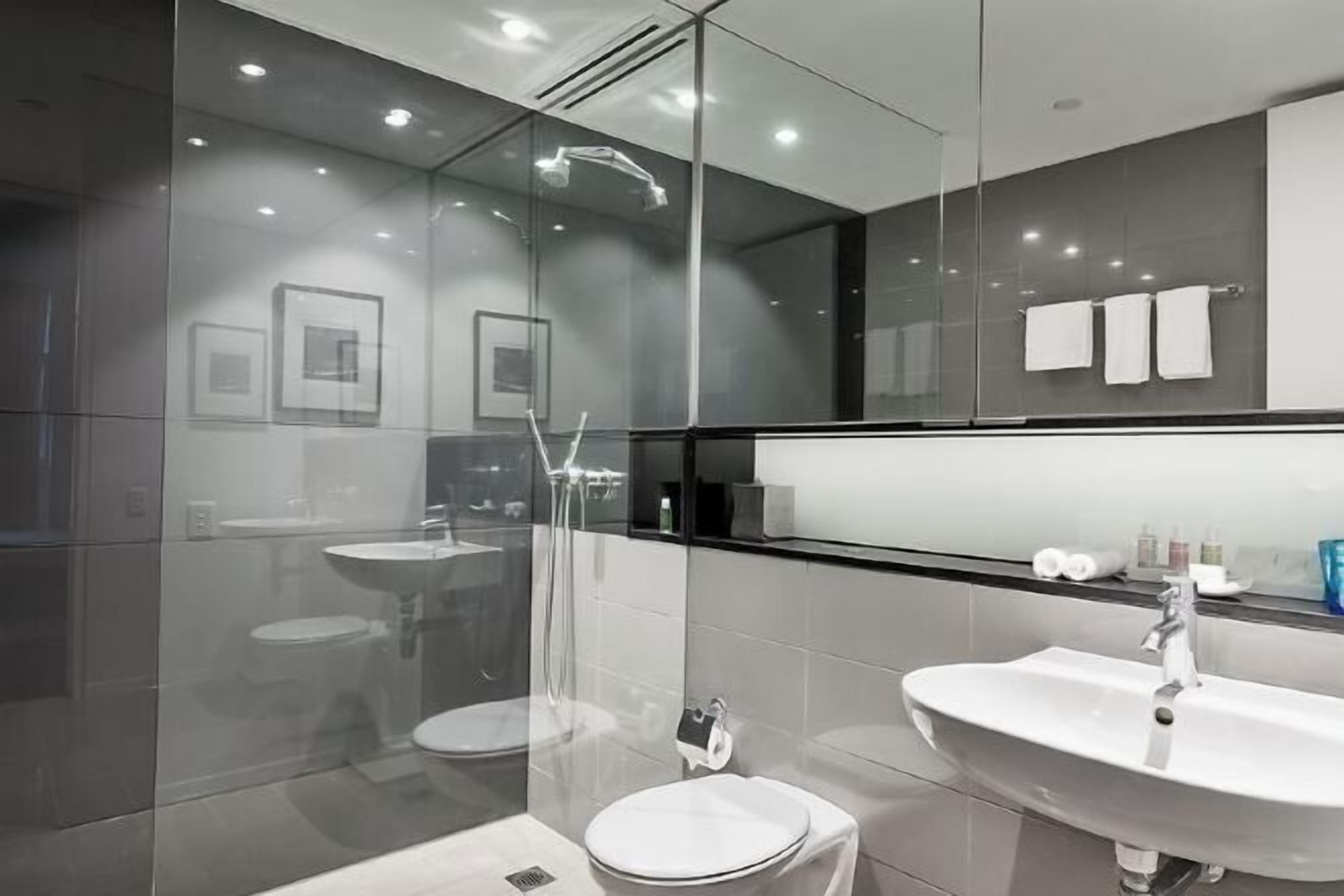 Bathroom | Free toiletries, hair dryer, slippers, towels