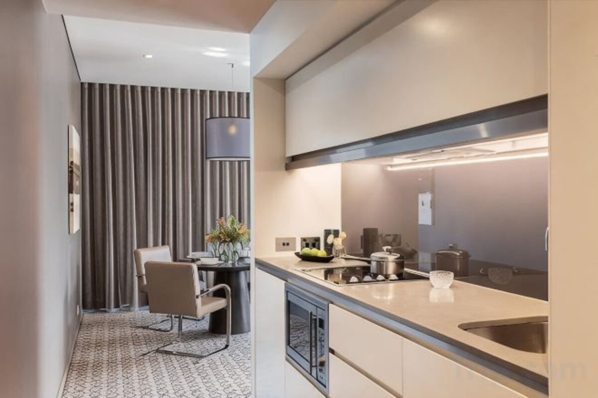 Dapur pribadi | Lemari es, microwave, dan ketel listrik