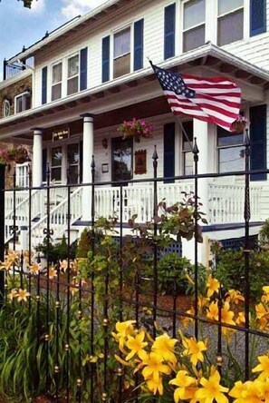 Exterior - Belle View Inn (Newport)