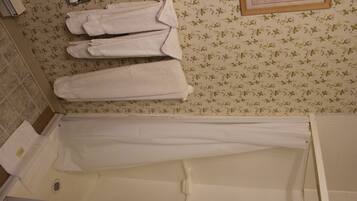 Standaard kamer, 1 queensize bed | Badkamer | Handdoeken