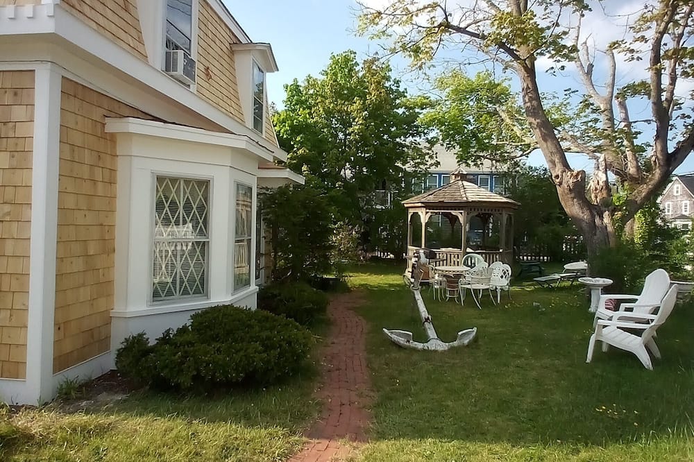 Sea Breeze Inn - West Barnstable, MA