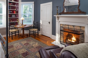 The Patriot's Quarters | Individually furnished, soundproofing, iron/ironing board, free WiFi - The Yellow House on Plott Creek Road (Waynesville)