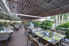 Café da manhã e jantar