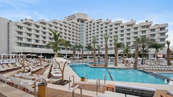 Outdoor pool, pool umbrellas, sun loungers