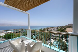 Family Room | Balcony