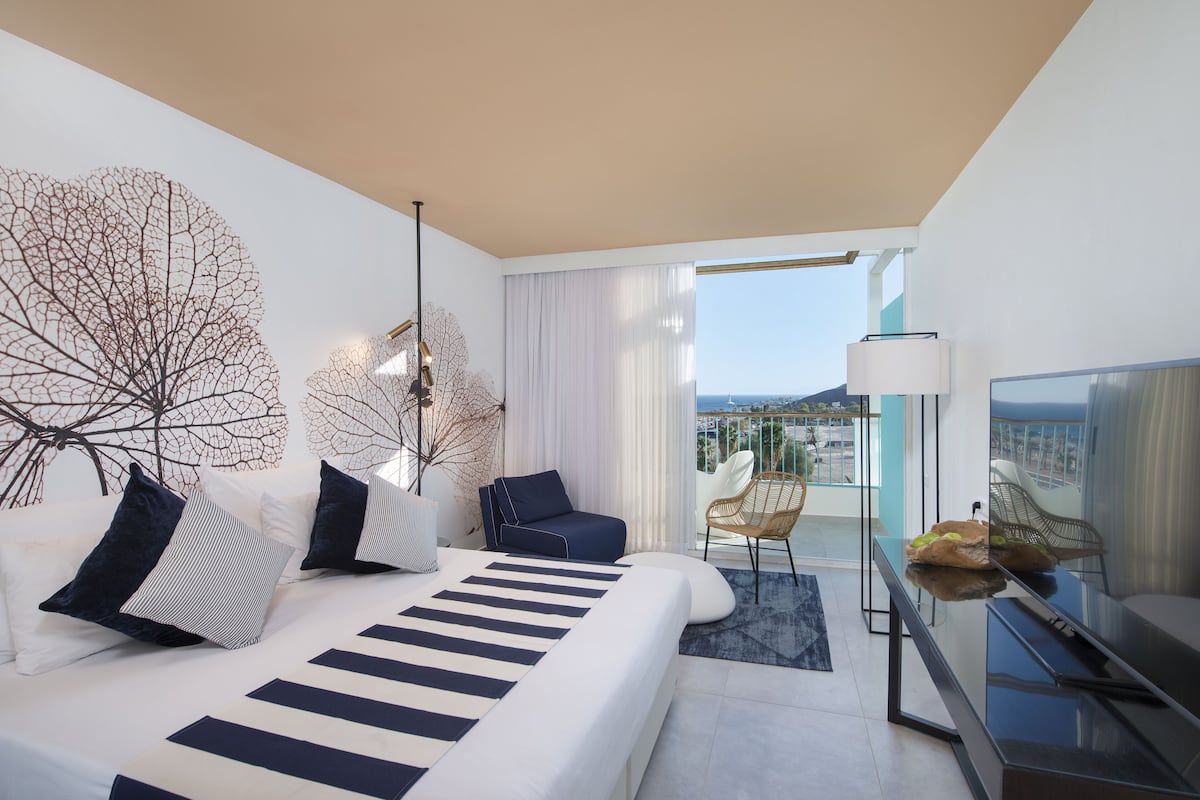 in-room safe, iron/ironing board, cots/infant beds, free wifi