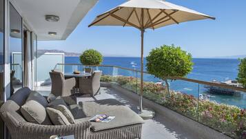 Minibar, in-room safe, desk, blackout curtains