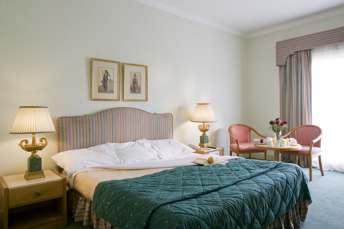 egyptian cotton sheets, premium bedding, minibar, in-room safe