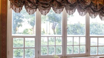 Tägliches kontinentales Frühstück (15 USD pro Person)