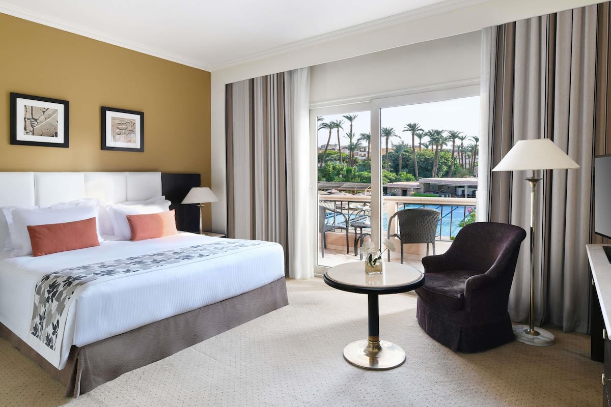 Suite, 1 habitación, balcón, vista al jardín (Prestige) | Sábanas de algodón egipcio, ropa de cama de alta calidad y minibar