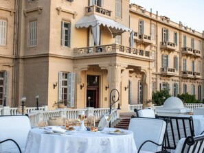 3 restaurants servant le petit déjeuner