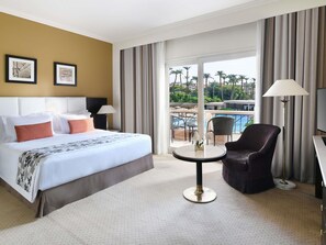 Suite, 1 slaapkamer, balkon, uitzicht op tuin (Prestige) | Lakens van Egyptisch katoen, luxe beddengoed, een minibar