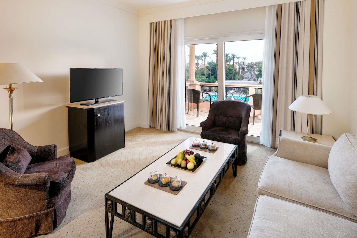 Suite, 1 habitación, balcón, vistas al jardín (Prestige) | Sábanas de algodón egipcio, ropa de cama de alta calidad, minibar