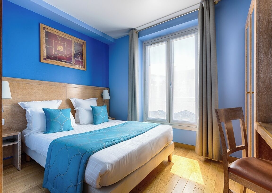 ميني بار وخزنة داخل الغرفة وبديكورات فريدة لكل غرفة وطراز فريد لكل وحدة