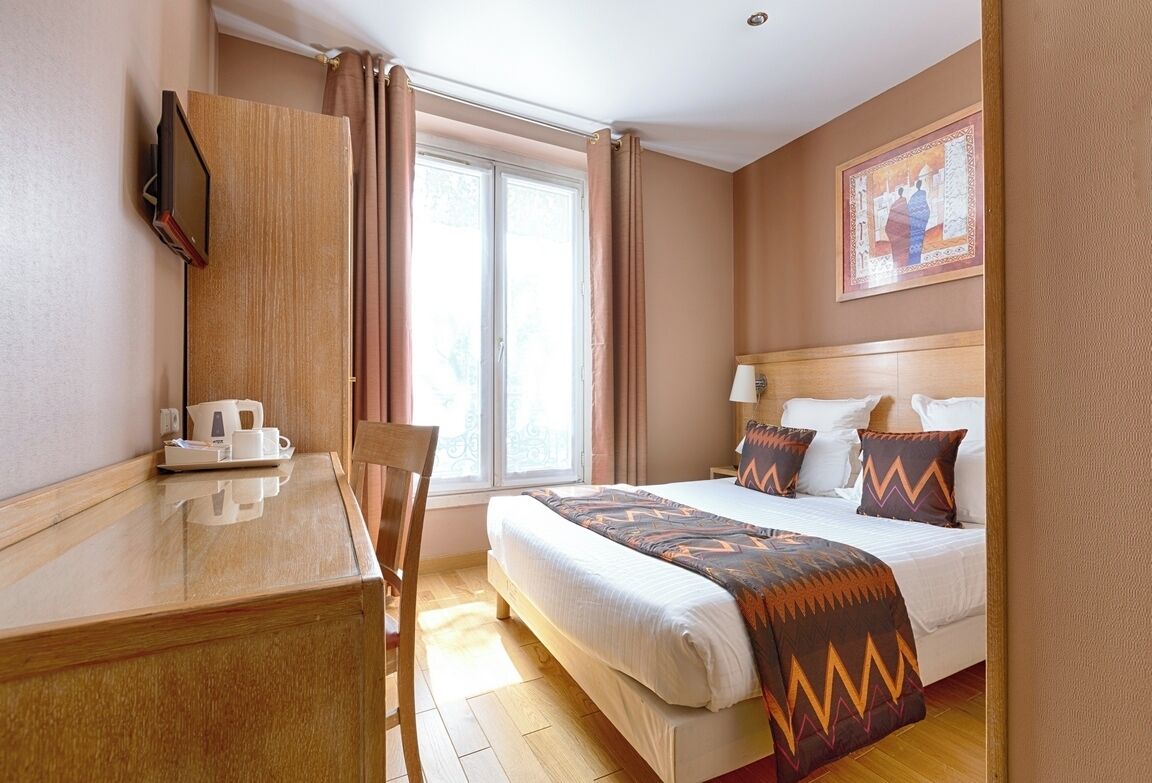 ميني بار وخزنة داخل الغرفة وبديكورات فريدة لكل غرفة وطراز فريد لكل وحدة