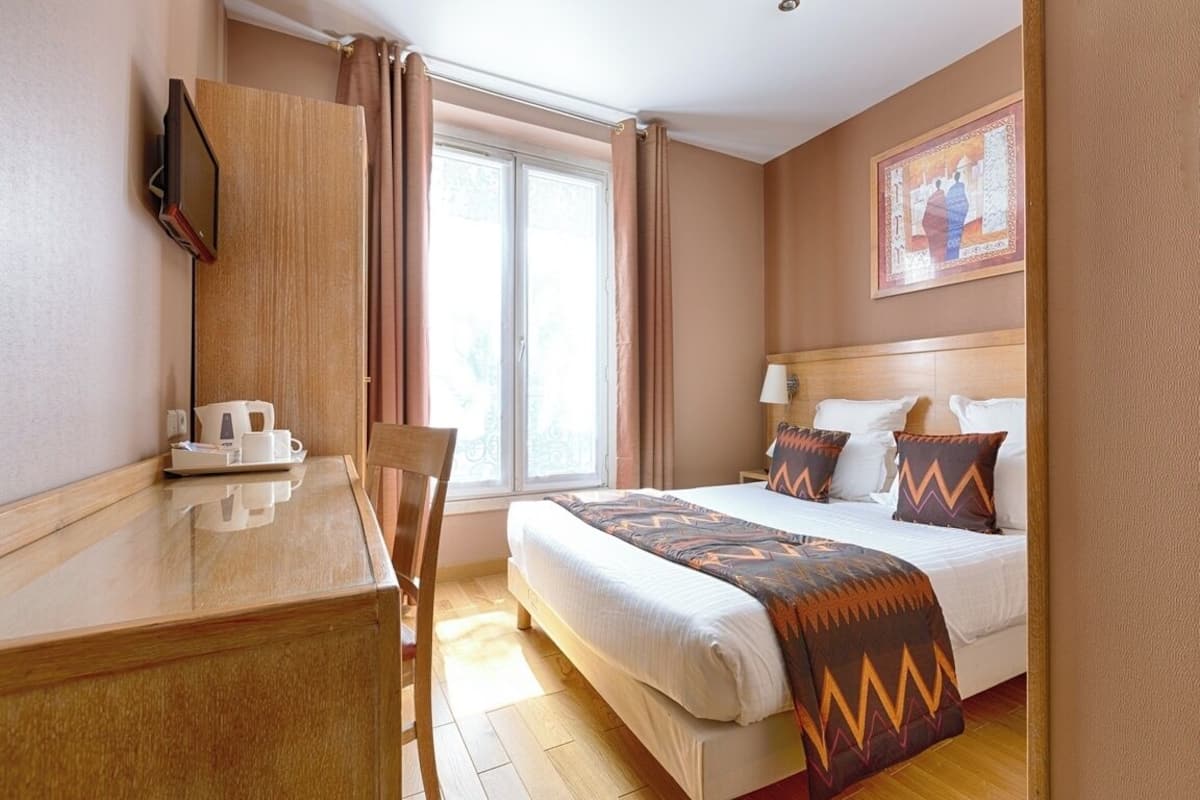 ميني بار وخزنة داخل الغرفة وبديكورات فريدة لكل غرفة وطراز فريد لكل وحدة