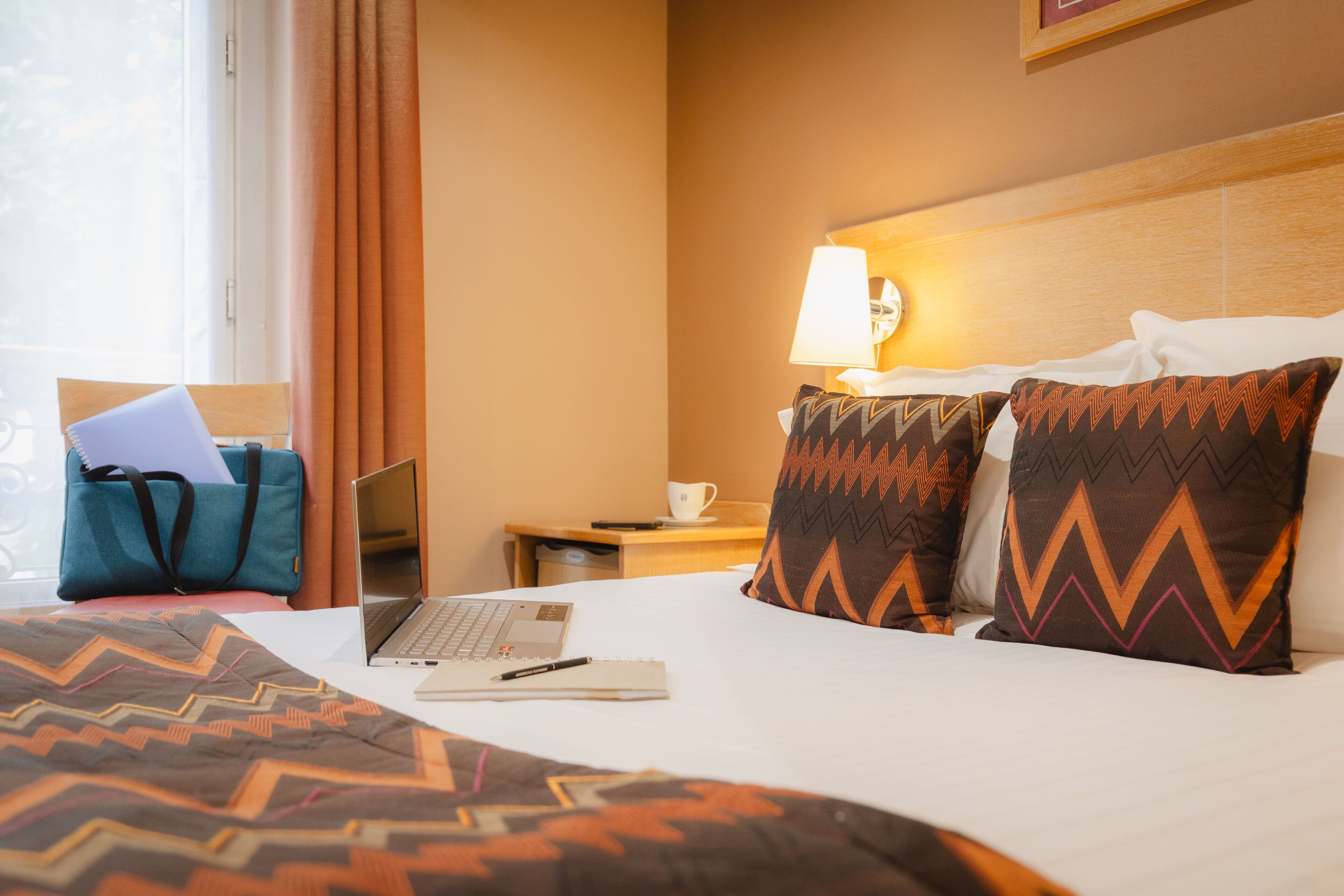 traditional room | minibar, in-room safe, individually decorated, individually furnished