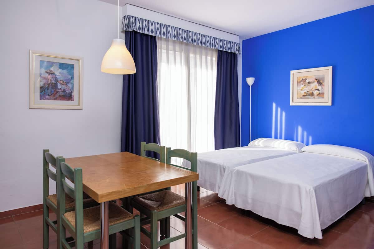 Blackout curtains, free WiFi, bed sheets