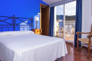 Cortinas blackout, wifi gratis y ropa de cama 