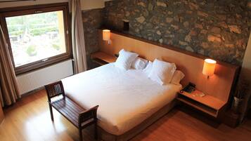 Standard Room | 1 bedroom, down comforters, free minibar, in-room safe