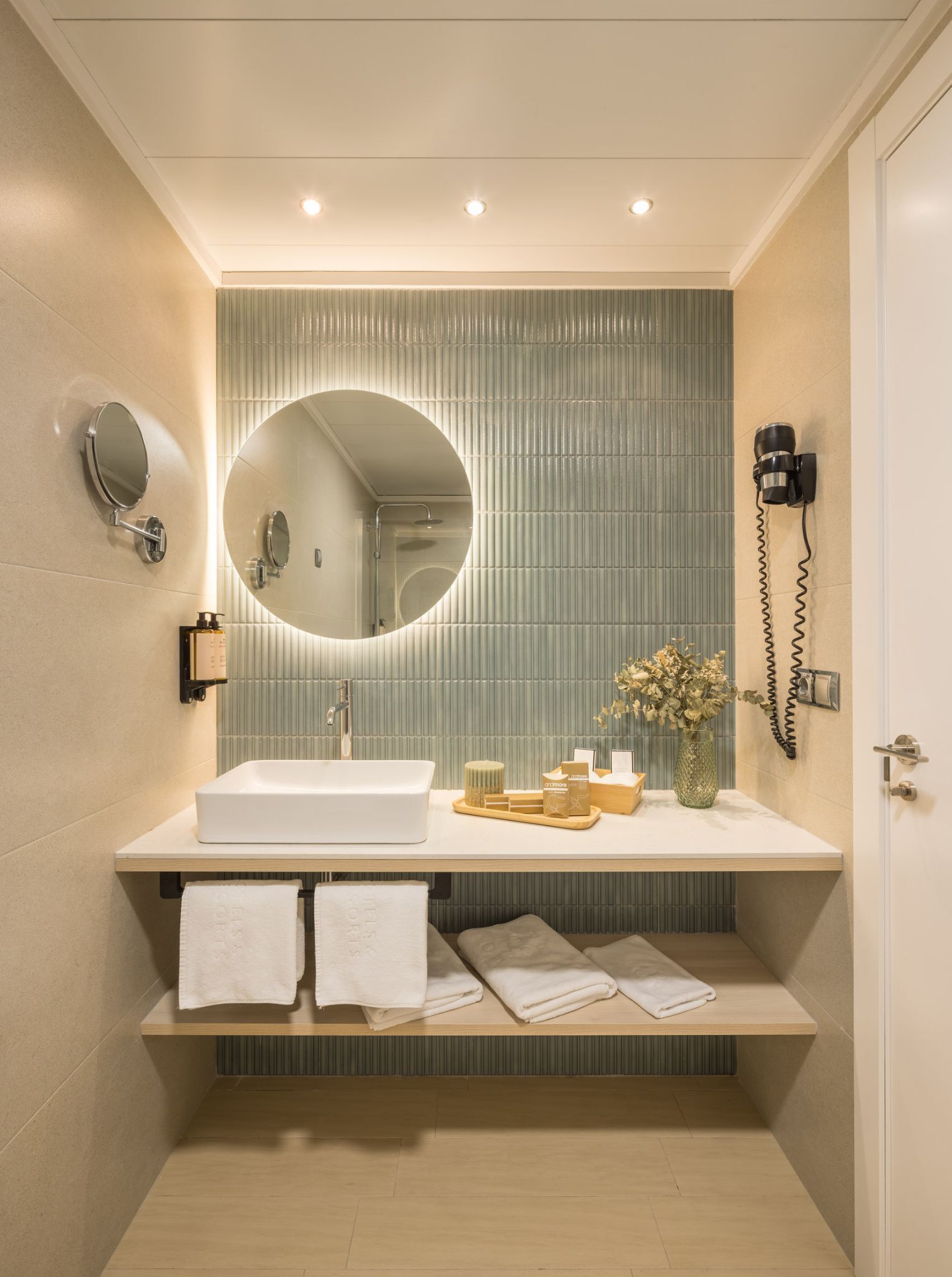 1 bedroom, in-room safe, desk, free cots/infant beds