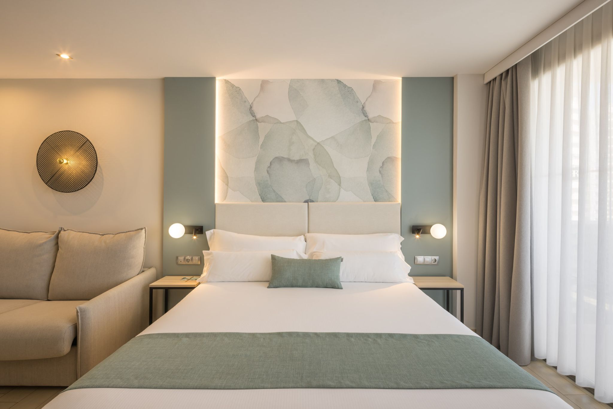 1 bedroom, in-room safe, desk, free cots/infant beds