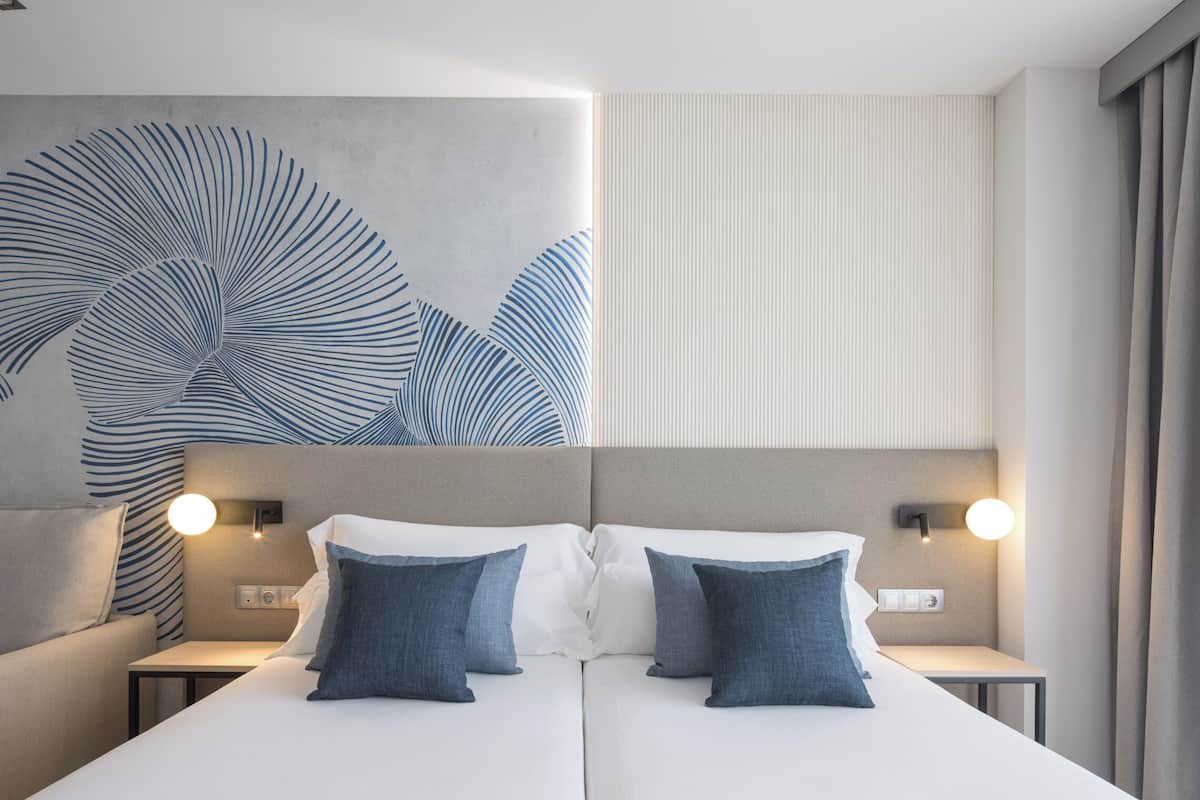 1 bedroom, in-room safe, desk, free cots/infant beds