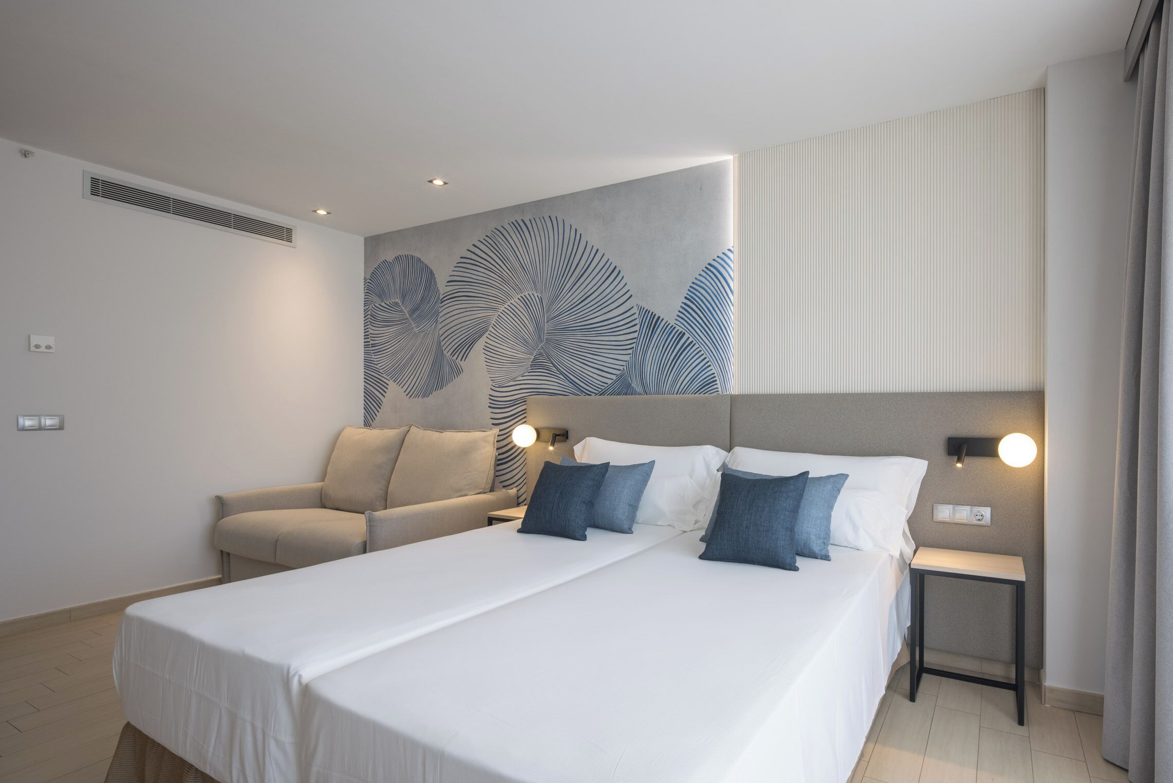 1 bedroom, in-room safe, desk, free cots/infant beds