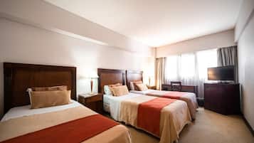 Classic Triple Room | In-room safe, free cribs/infant beds, free WiFi, bed sheets