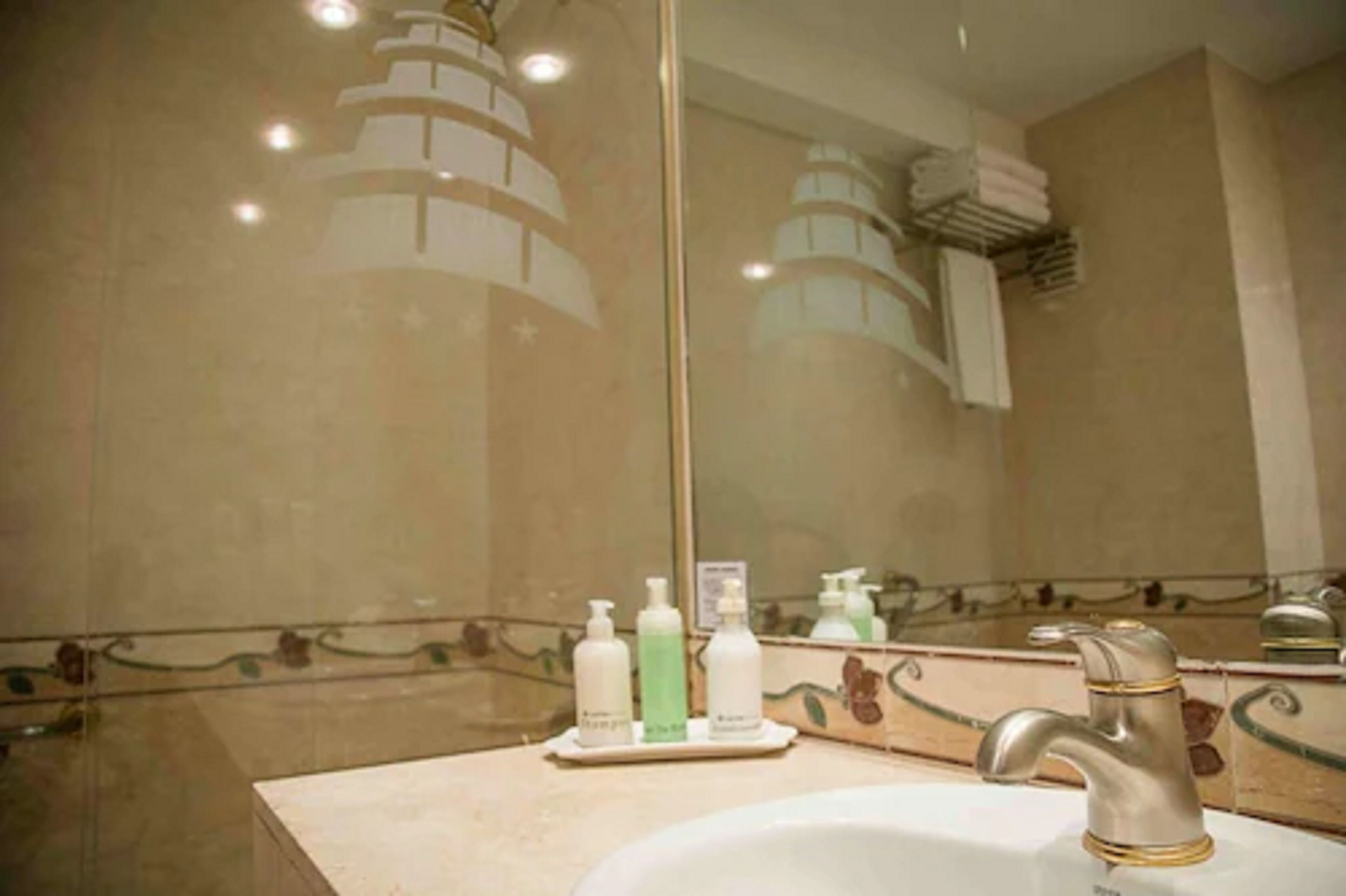 Foto - HR Esmeralda Luxor