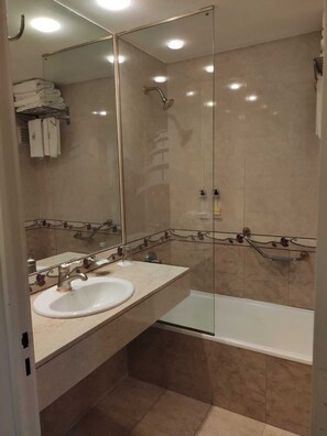 Superior Room, 2 Queen Beds | In-room safe, free cribs/infant beds, free WiFi, bed sheets - HR Esmeralda Luxor (Buenos Aires)