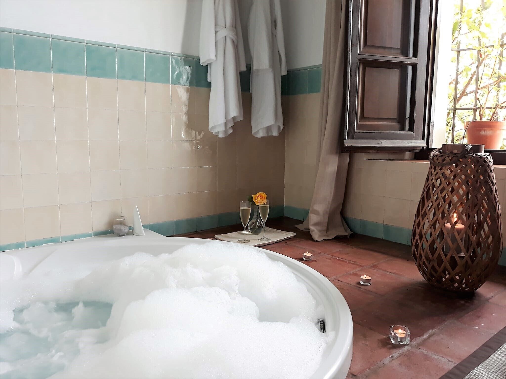 suite, fireplace | 1 bedroom, minibar, in-room safe, individually decorated